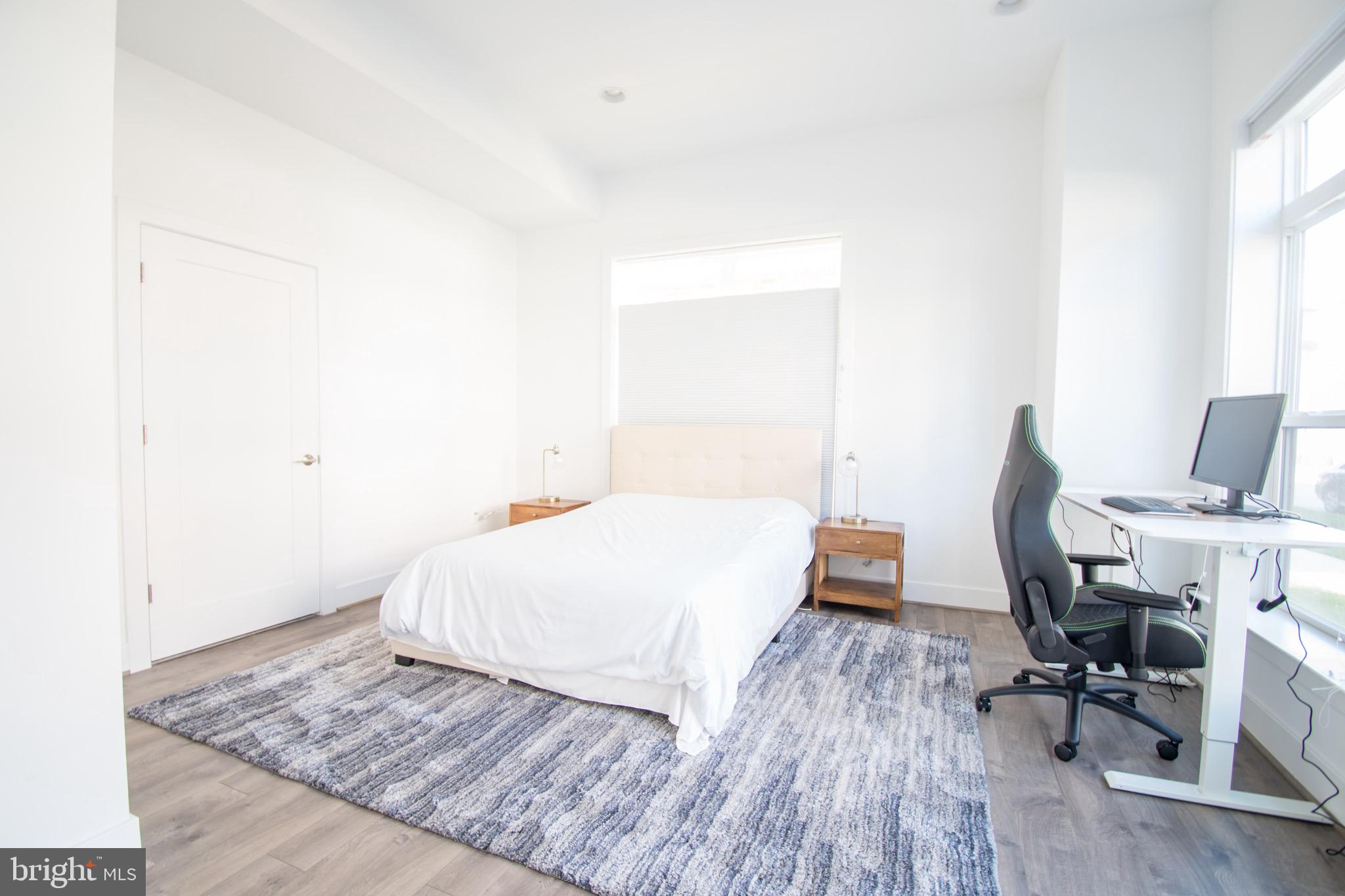 TOWER OAKS - Residential Lease