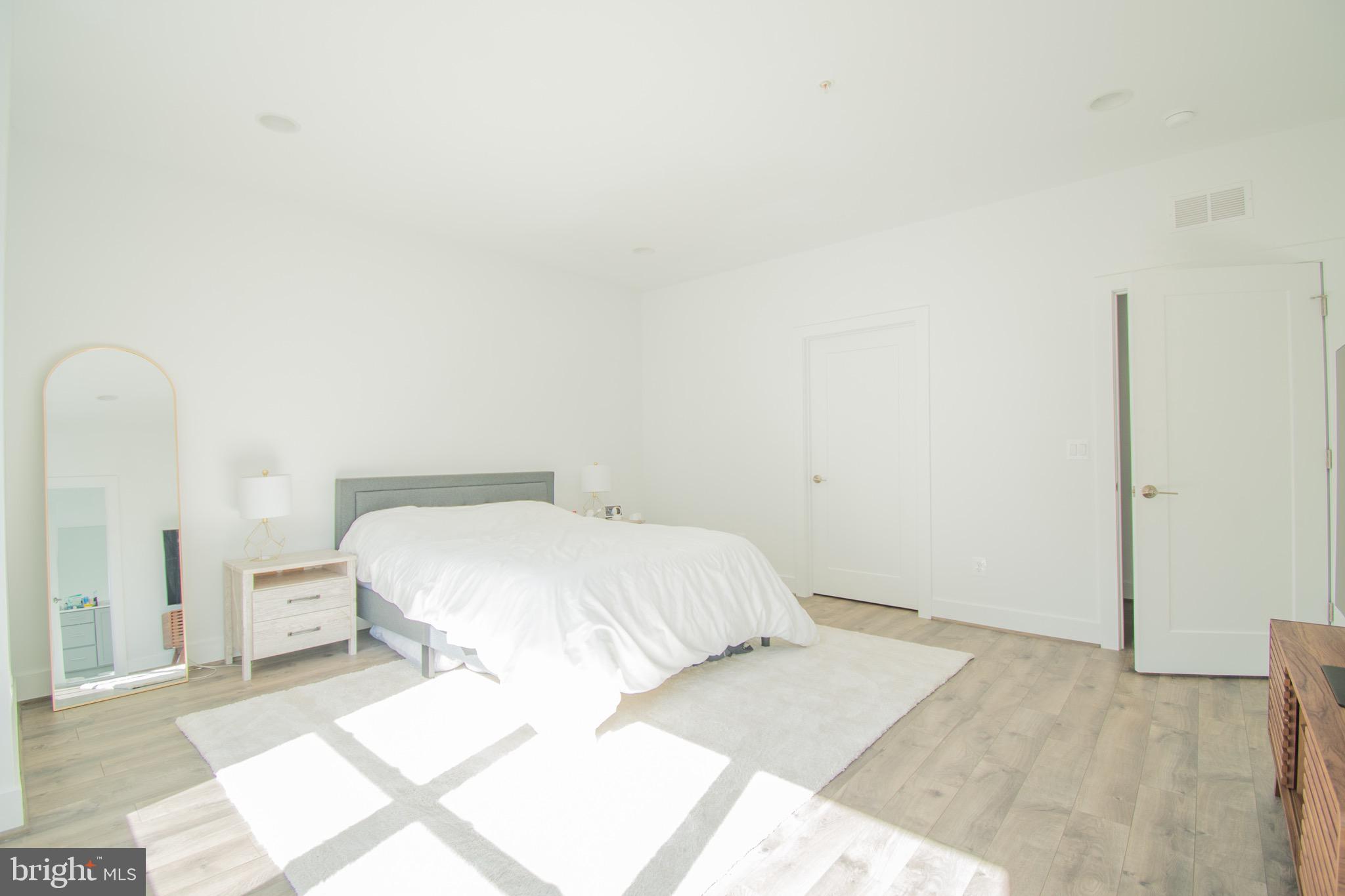 TOWER OAKS - Residential Lease