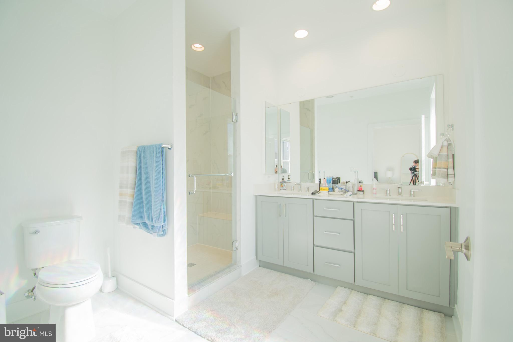 TOWER OAKS - Residential Lease