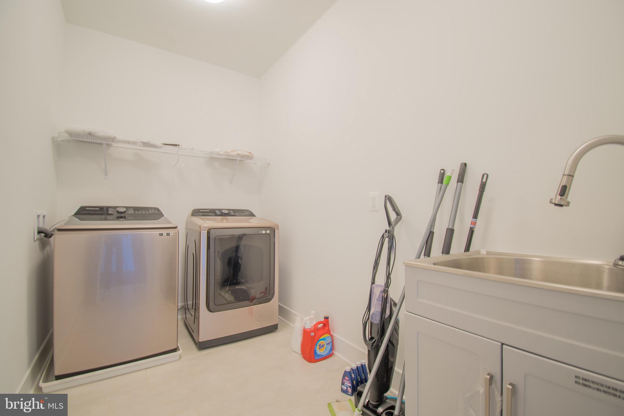 TOWER OAKS - Residential Lease