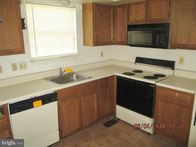 COURTLAND MANOR - Residential