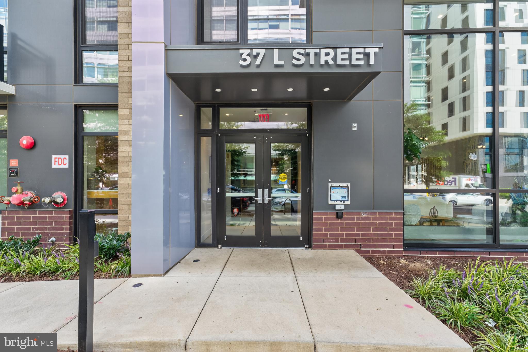 37 L STREET SE 701