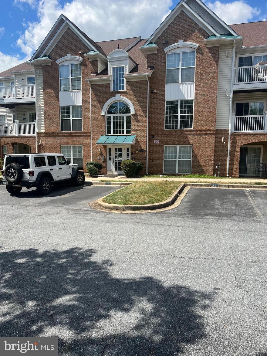 WONDERFULL GROUND LEVEL CONDO............FRESHLY PAINTED..............NEW LUXURY VINYL FLOORS,
SPLIT FLOOR PLAN FOR BEDROOMS.................VERY PRIVATE.............OUTSIDE PATIO...........WALK IN
CLOSET FOR PRIMARY BEDROOM.         GREAT COMMUNITY  FOR WALKING AND RECREATIO
LARGE PRIMARY BEDROOM WITH PRIVATE BATHROOM..............OWNER PAYS CONDO FEE, WHICH
INCLUDES WATER AND SEWER.