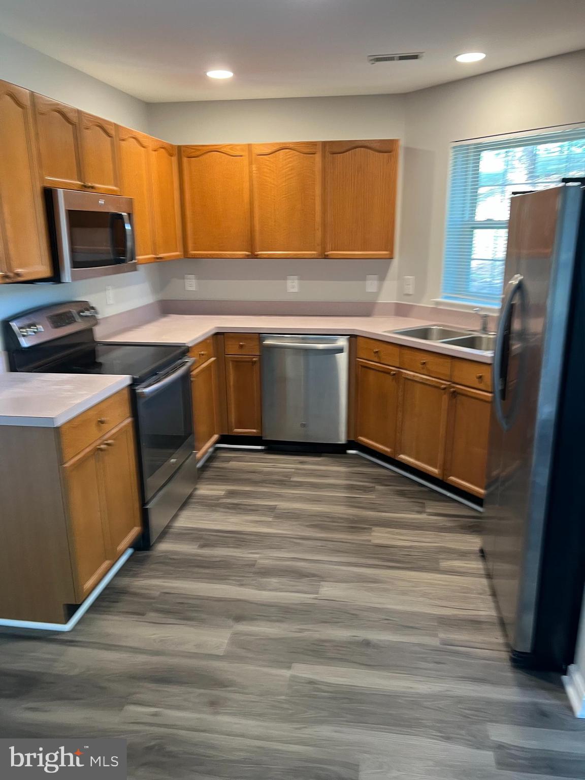 ECHO GLEN - Residential Lease