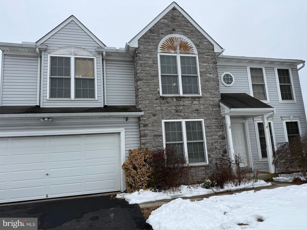 Photo of 140 Thomas Drive, YORK, PA 17404 (MLS # PAYK2097828)