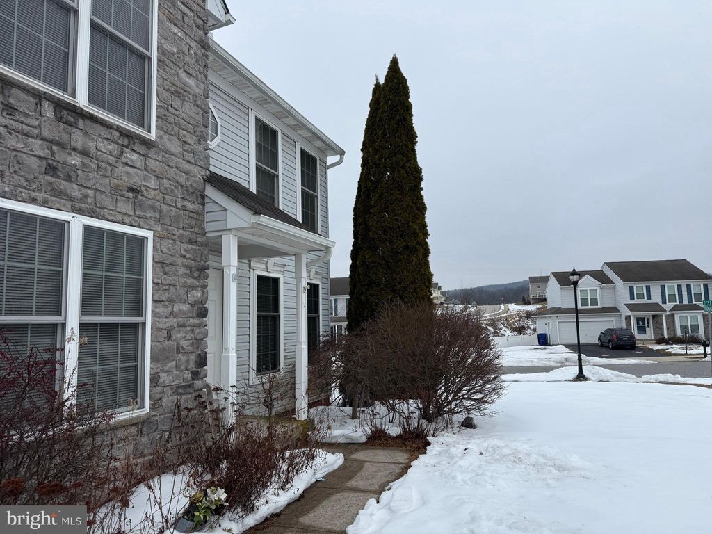 Photo of 140 Thomas Drive, YORK, PA 17404 (MLS # PAYK2097828)