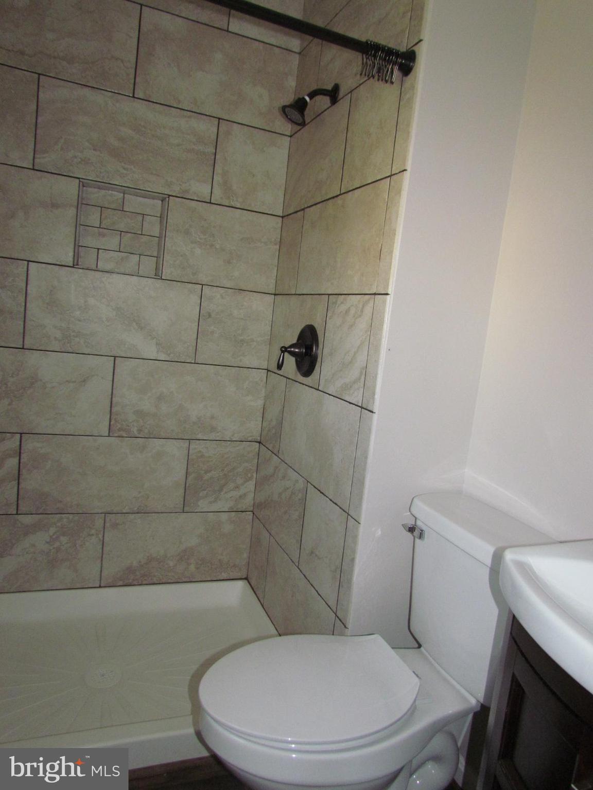 GREENVIEW KNOLLS - Residential Lease