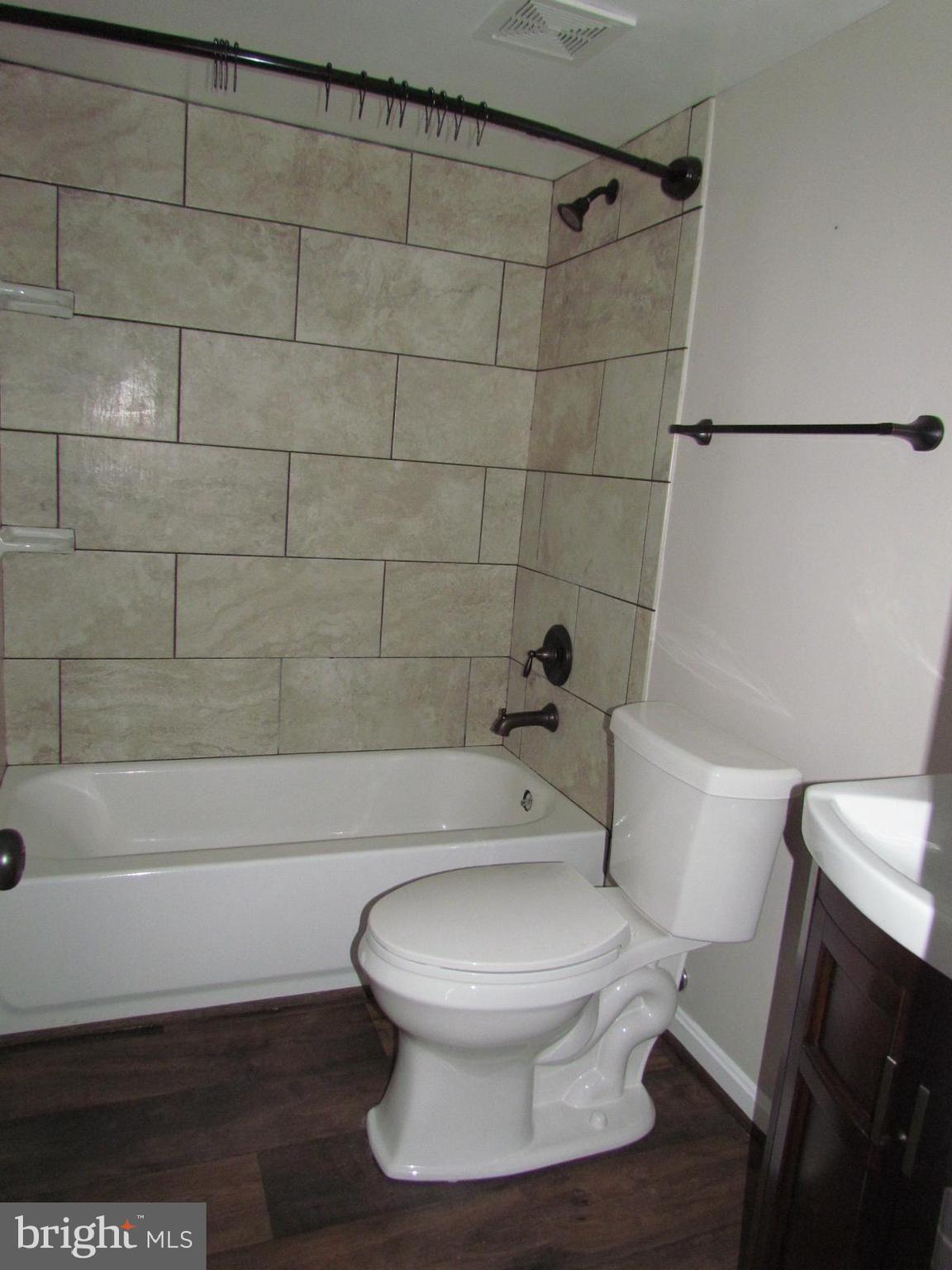 GREENVIEW KNOLLS - Residential Lease