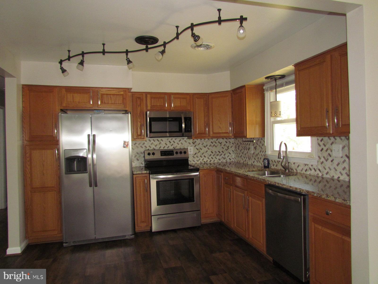 GREENVIEW KNOLLS - Residential Lease