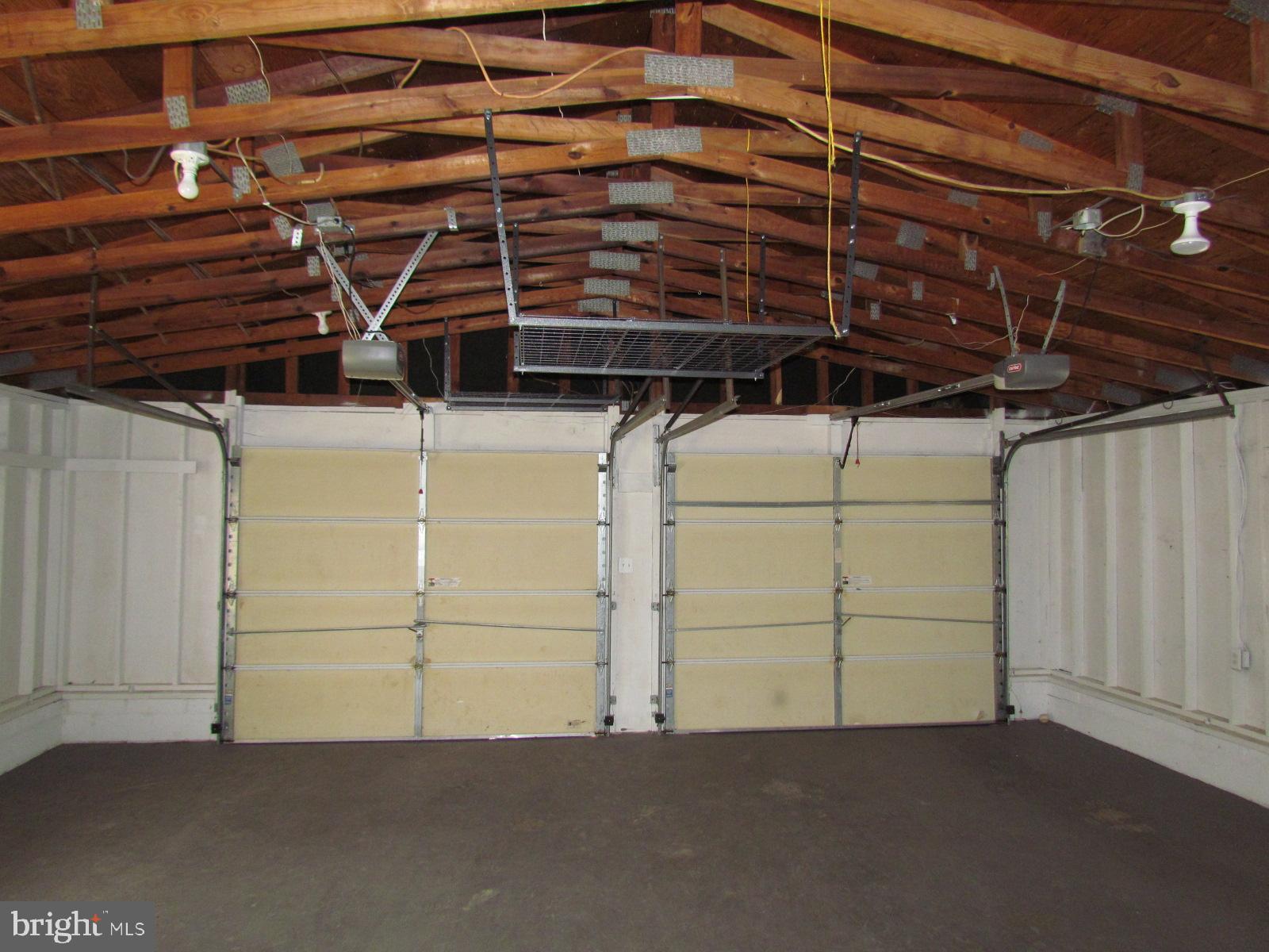 GREENVIEW KNOLLS - Residential Lease