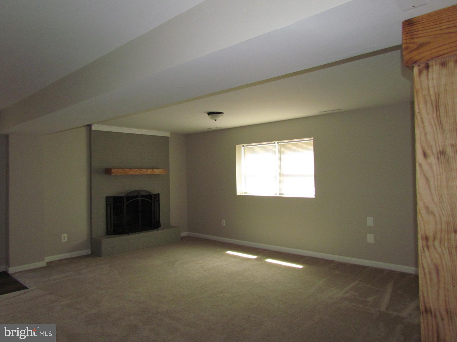 GREENVIEW KNOLLS - Residential Lease