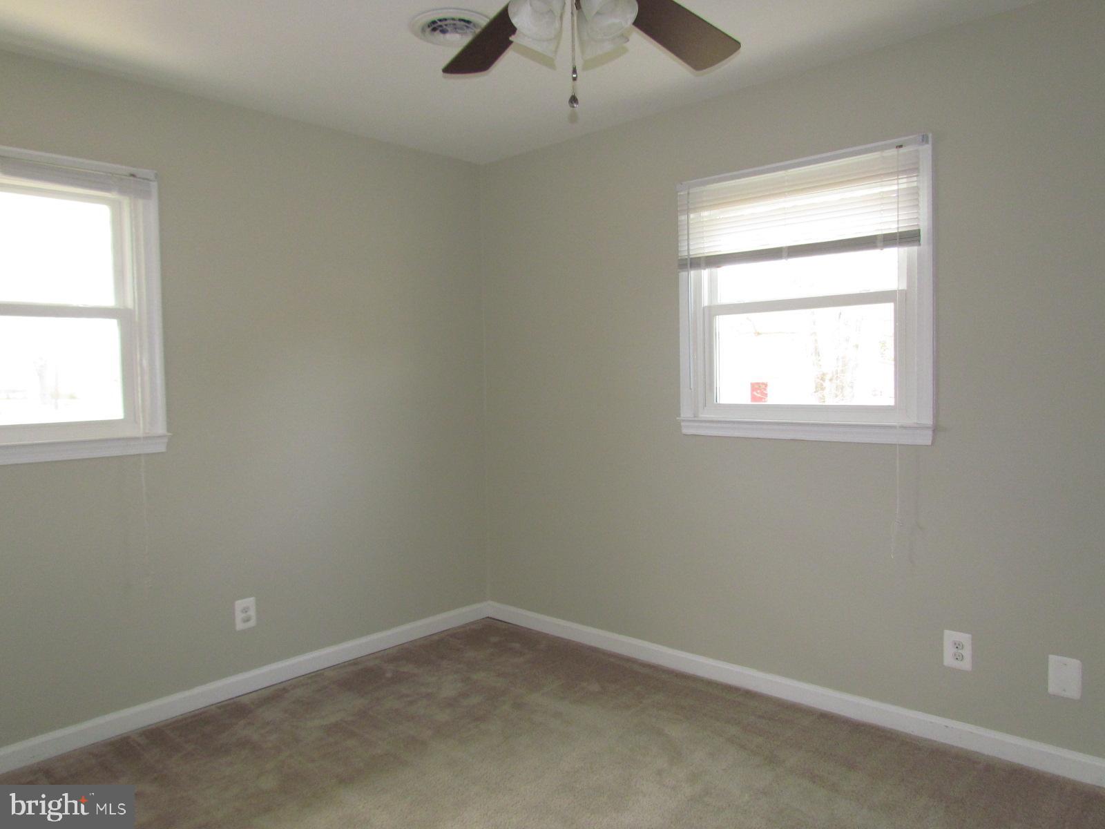 GREENVIEW KNOLLS - Residential Lease