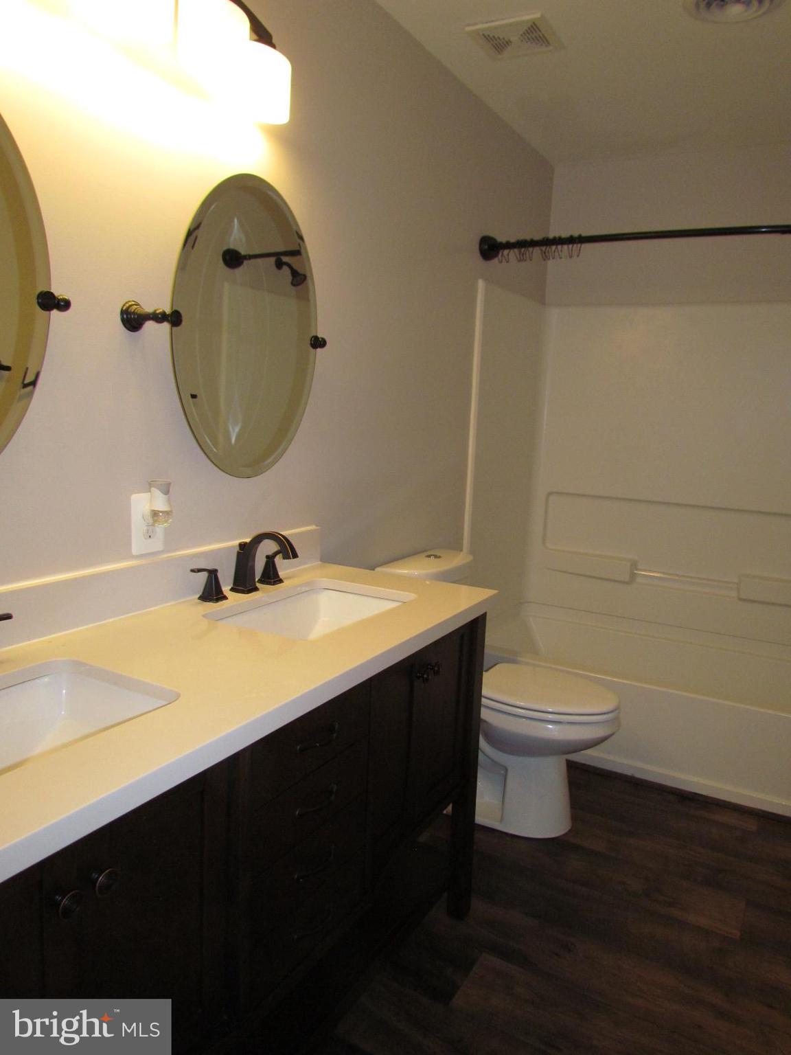 GREENVIEW KNOLLS - Residential Lease