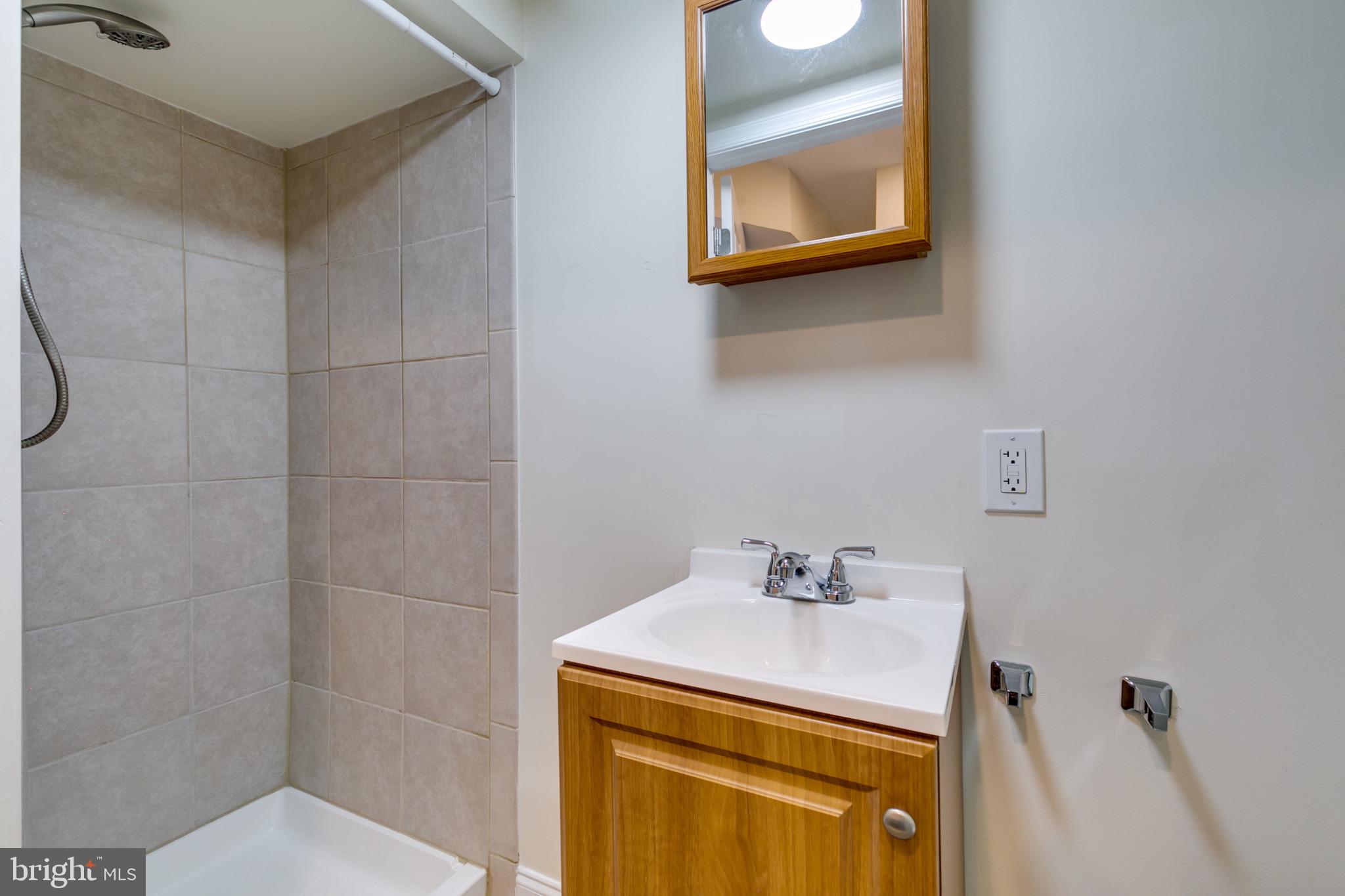 CYRANDALL VALLEY NORTH - Residential Lease