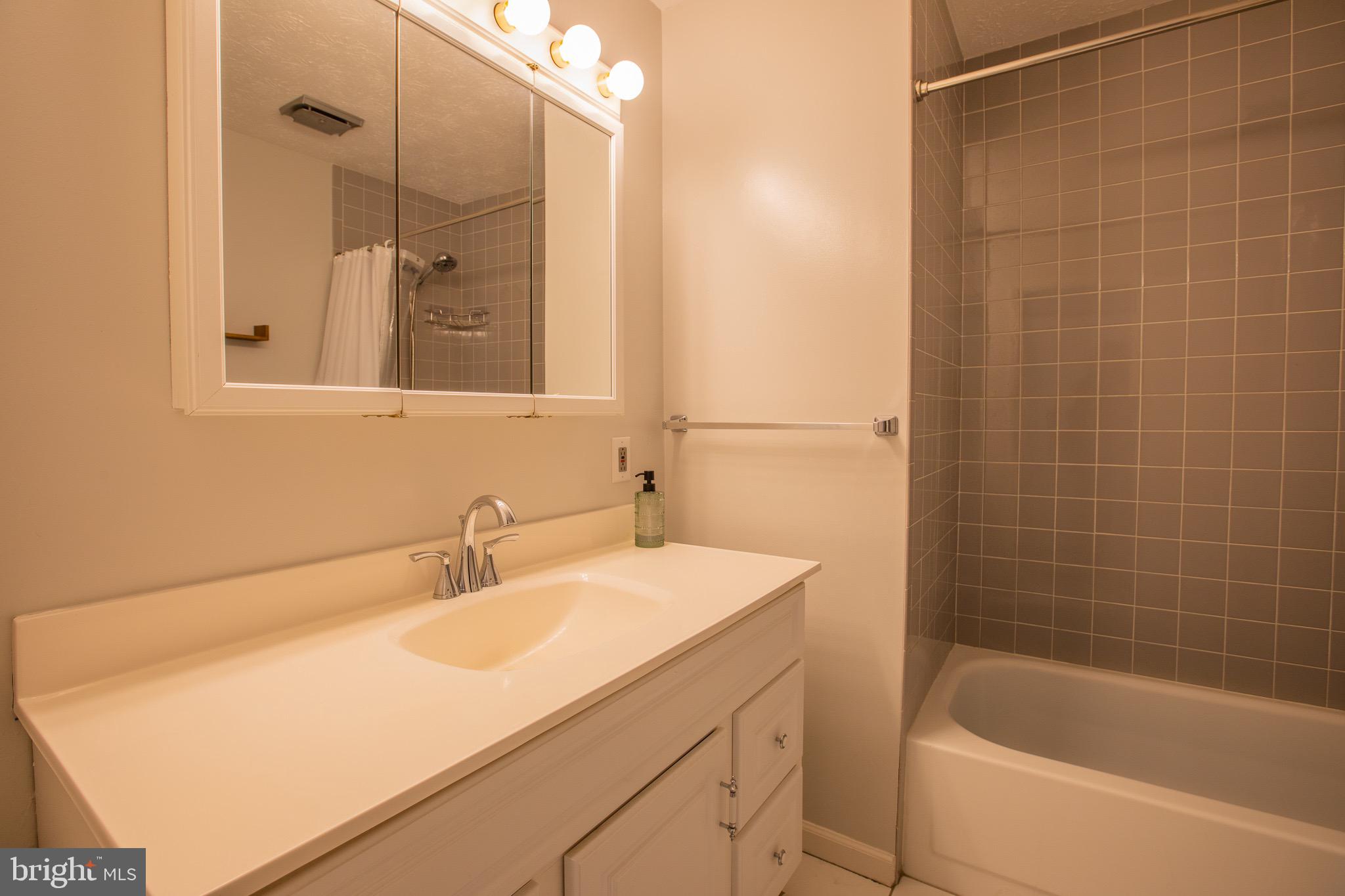 SEVERN - Residential Lease