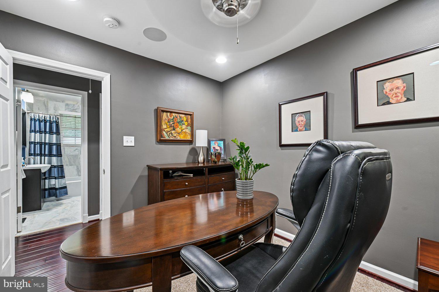CHESTNUT HILL - Residential