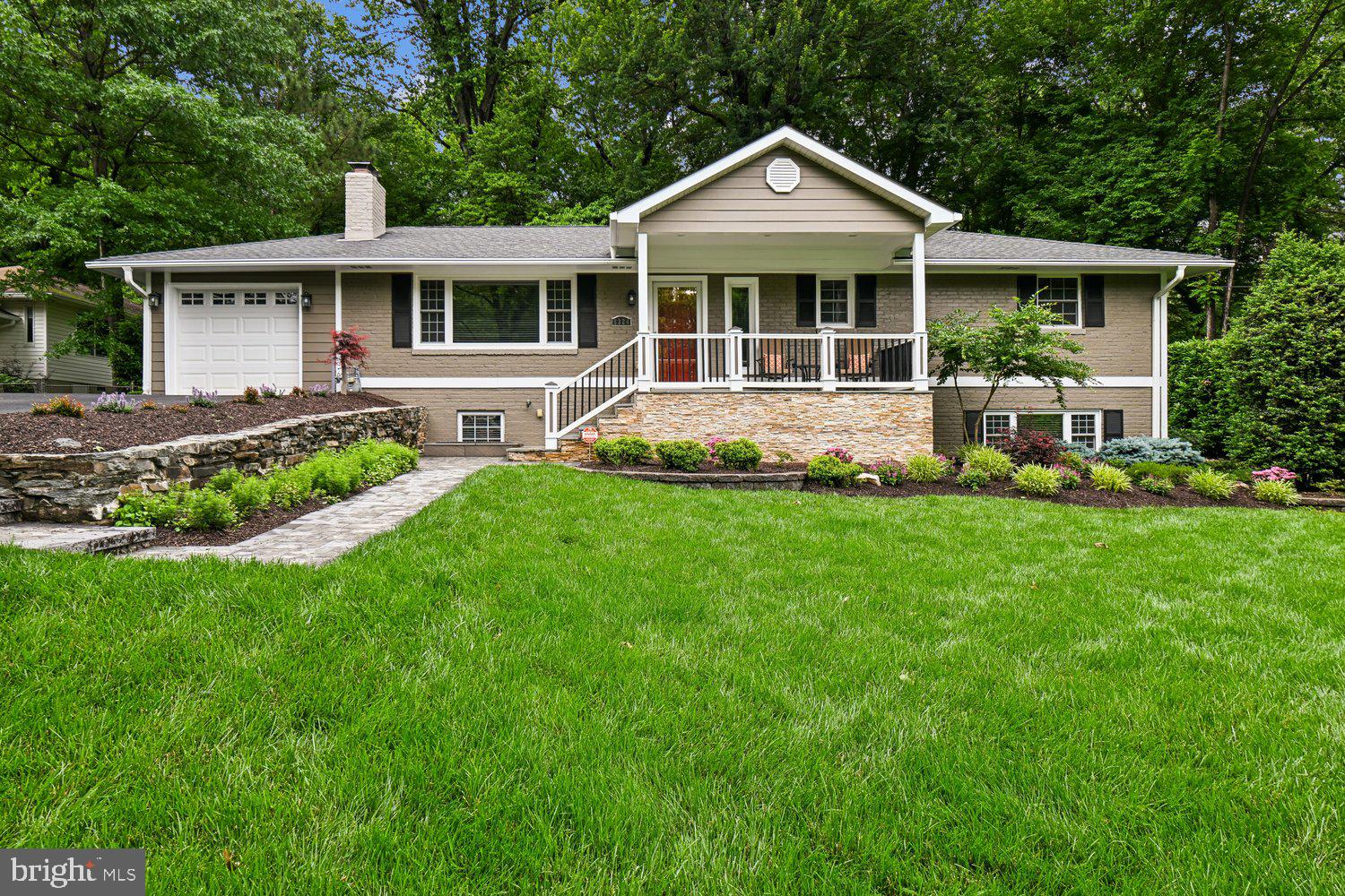CHESTNUT HILL - Residential