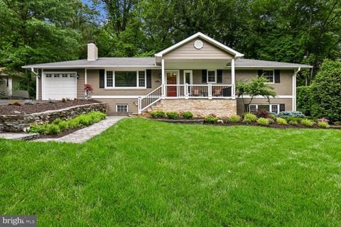 Photo of 8324 The Midway, ANNANDALE, VA 22003 (MLS # VAFX2314362)