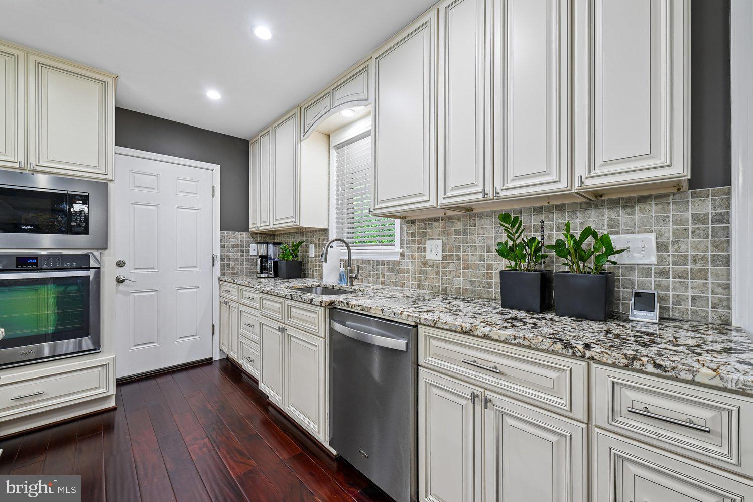 CHESTNUT HILL - Residential