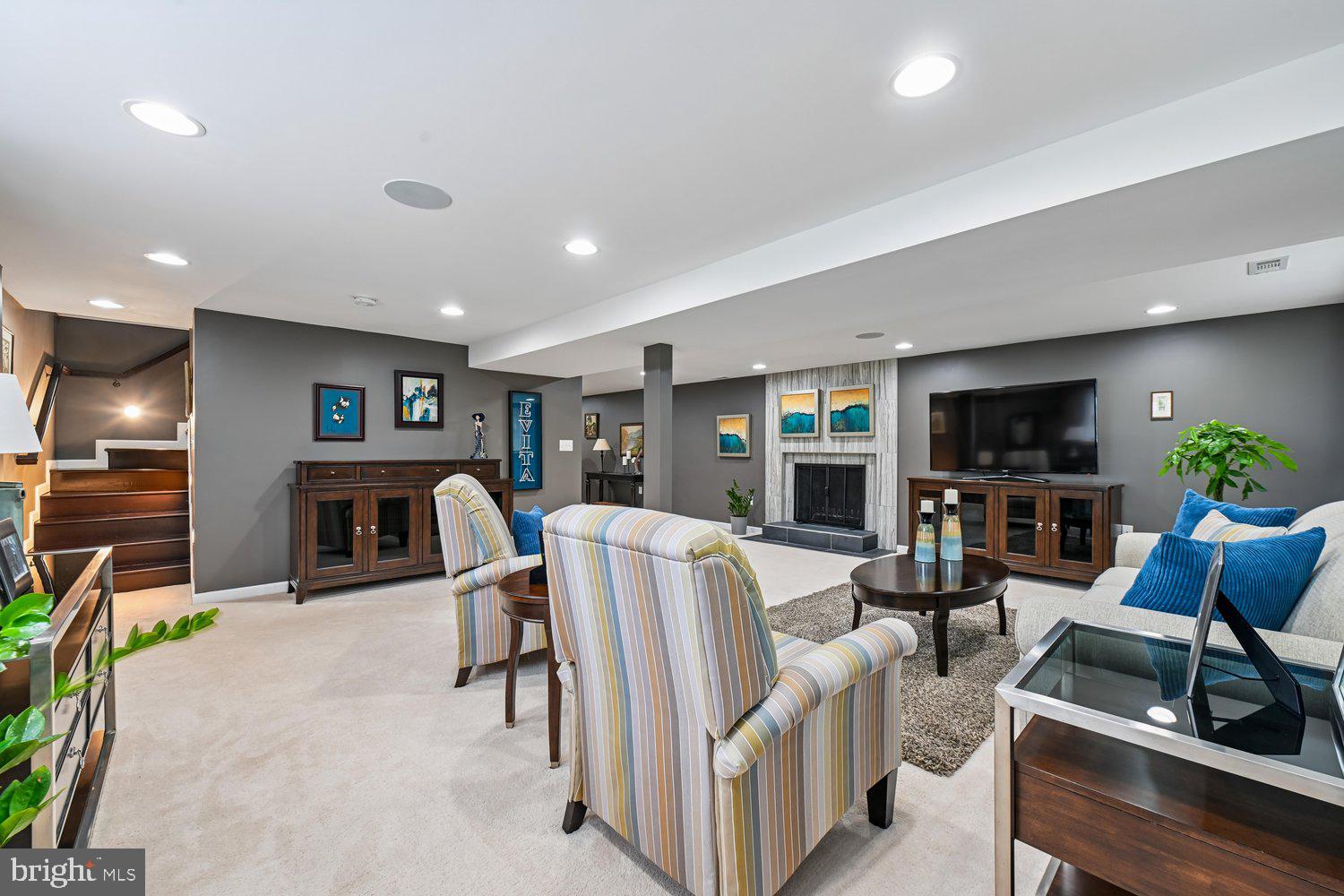 CHESTNUT HILL - Residential