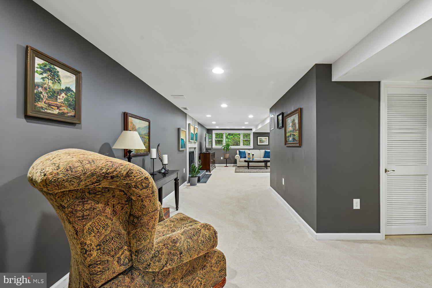 CHESTNUT HILL - Residential