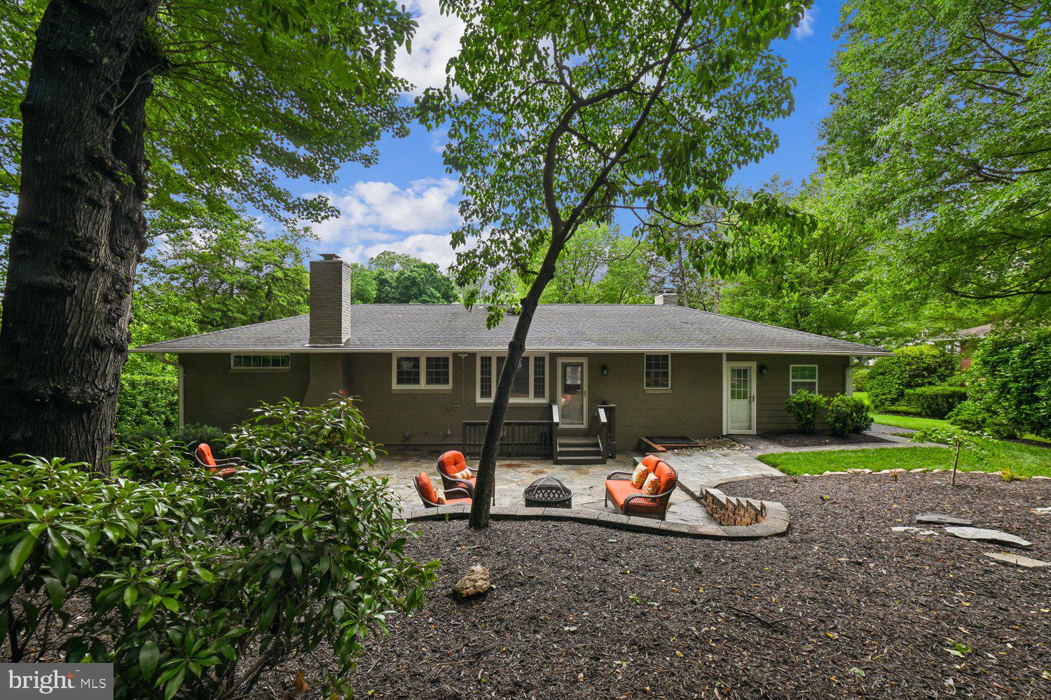 CHESTNUT HILL - Residential