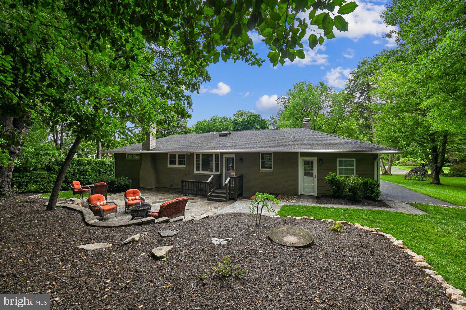 CHESTNUT HILL - Residential