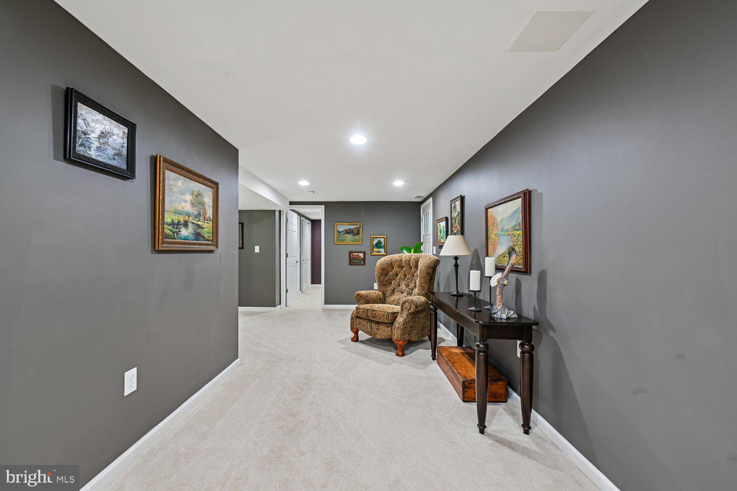 CHESTNUT HILL - Residential