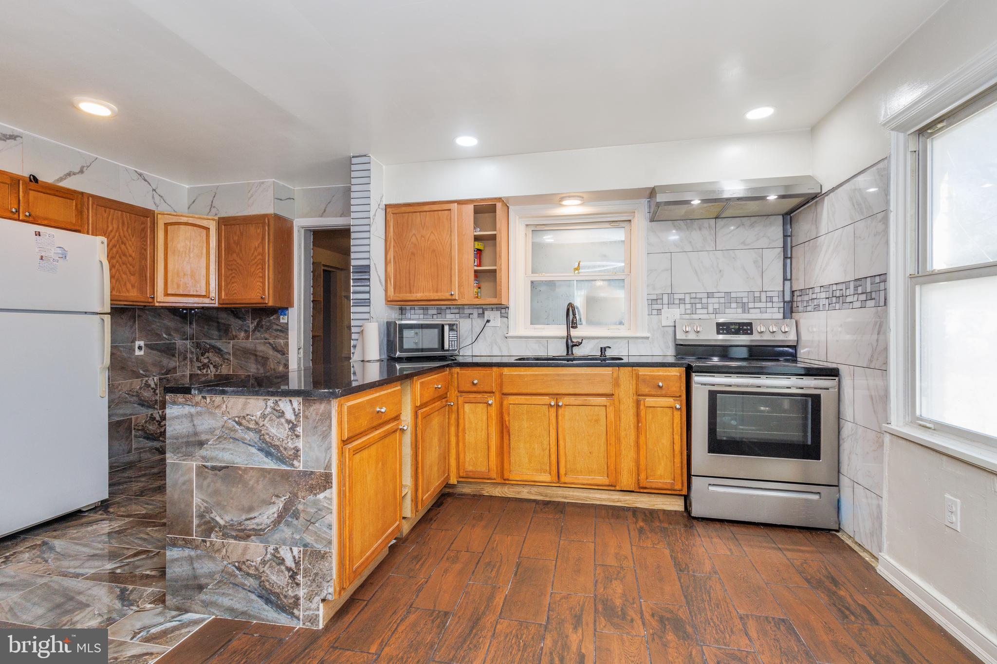 MONTGOMERY HIGHLANDS ESTATES - Residential