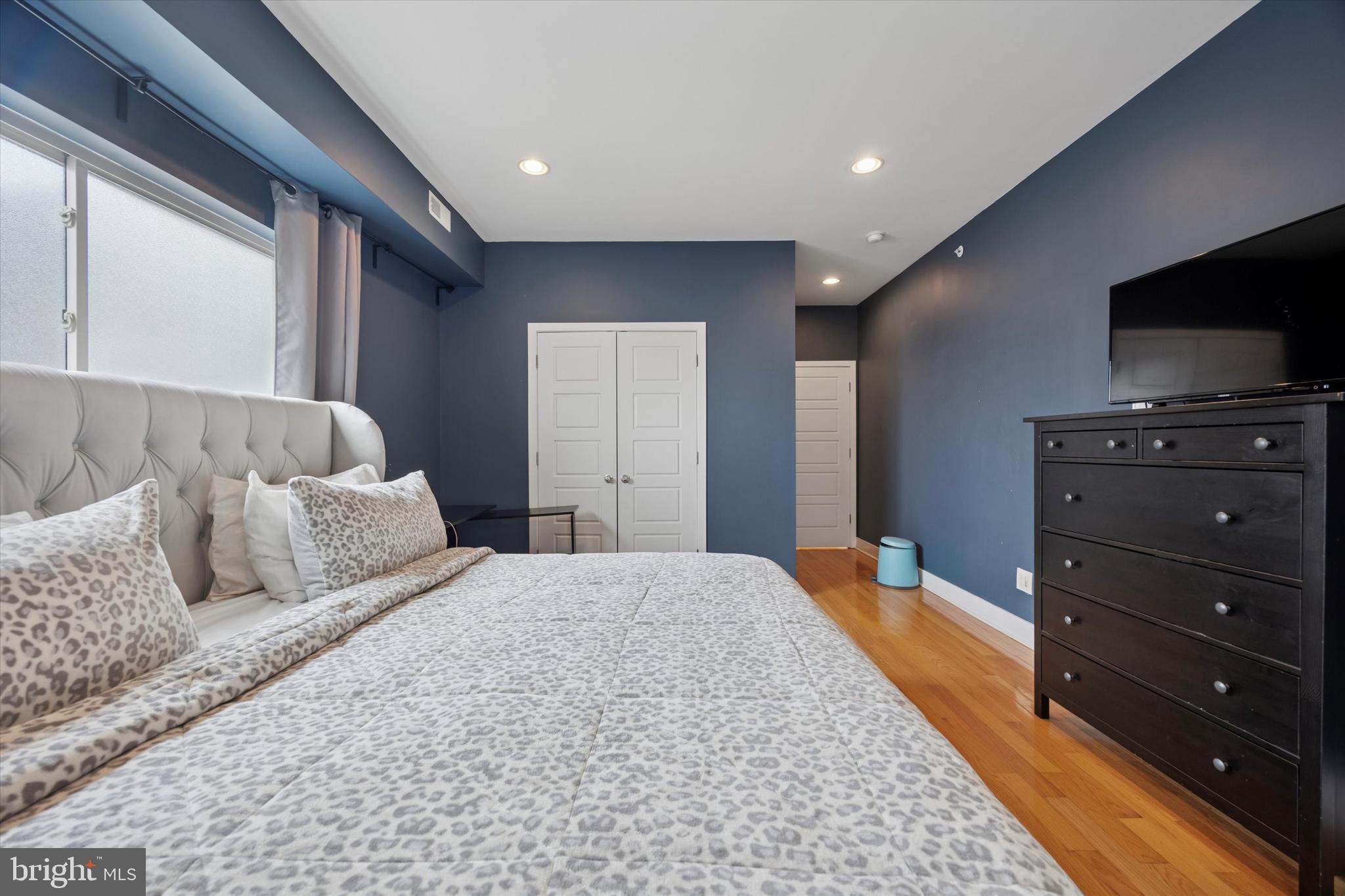 POINT BREEZE - Residential
