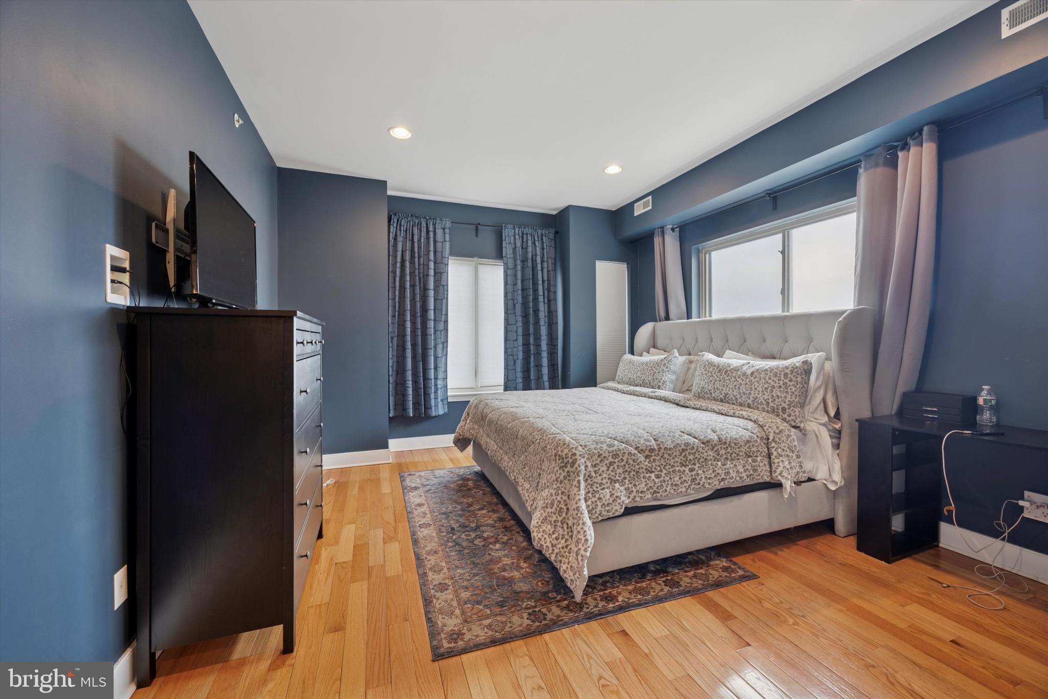 POINT BREEZE - Residential