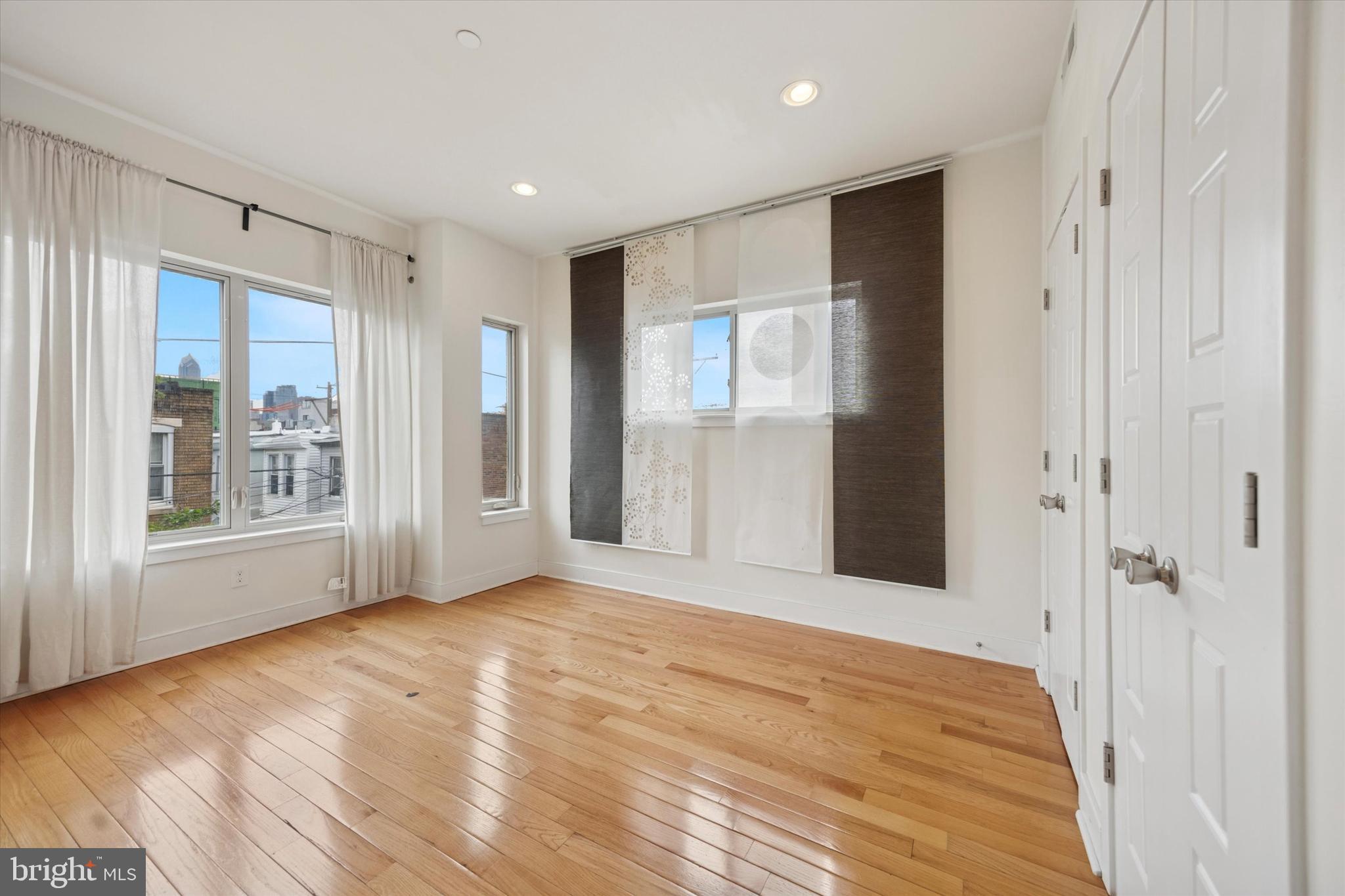 POINT BREEZE - Residential