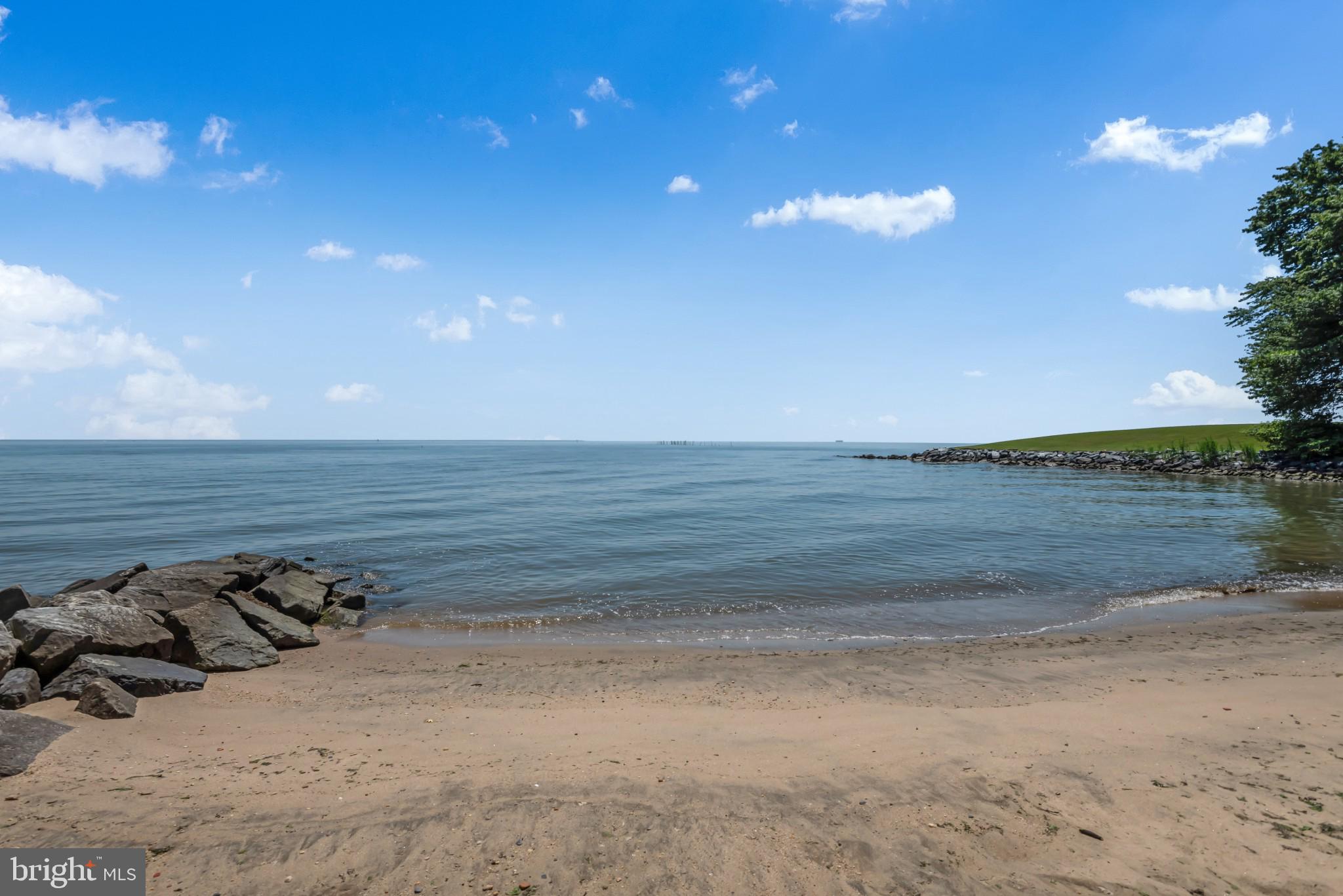 SAUNDERS POINT - Residential