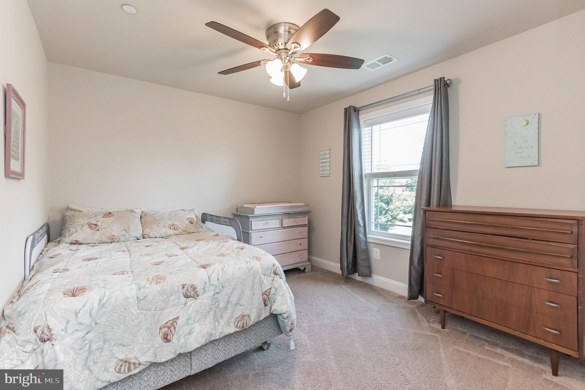 SAUNDERS POINT - Residential