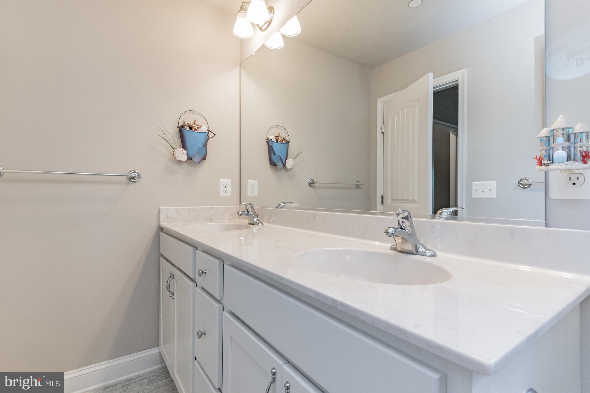 SAUNDERS POINT - Residential