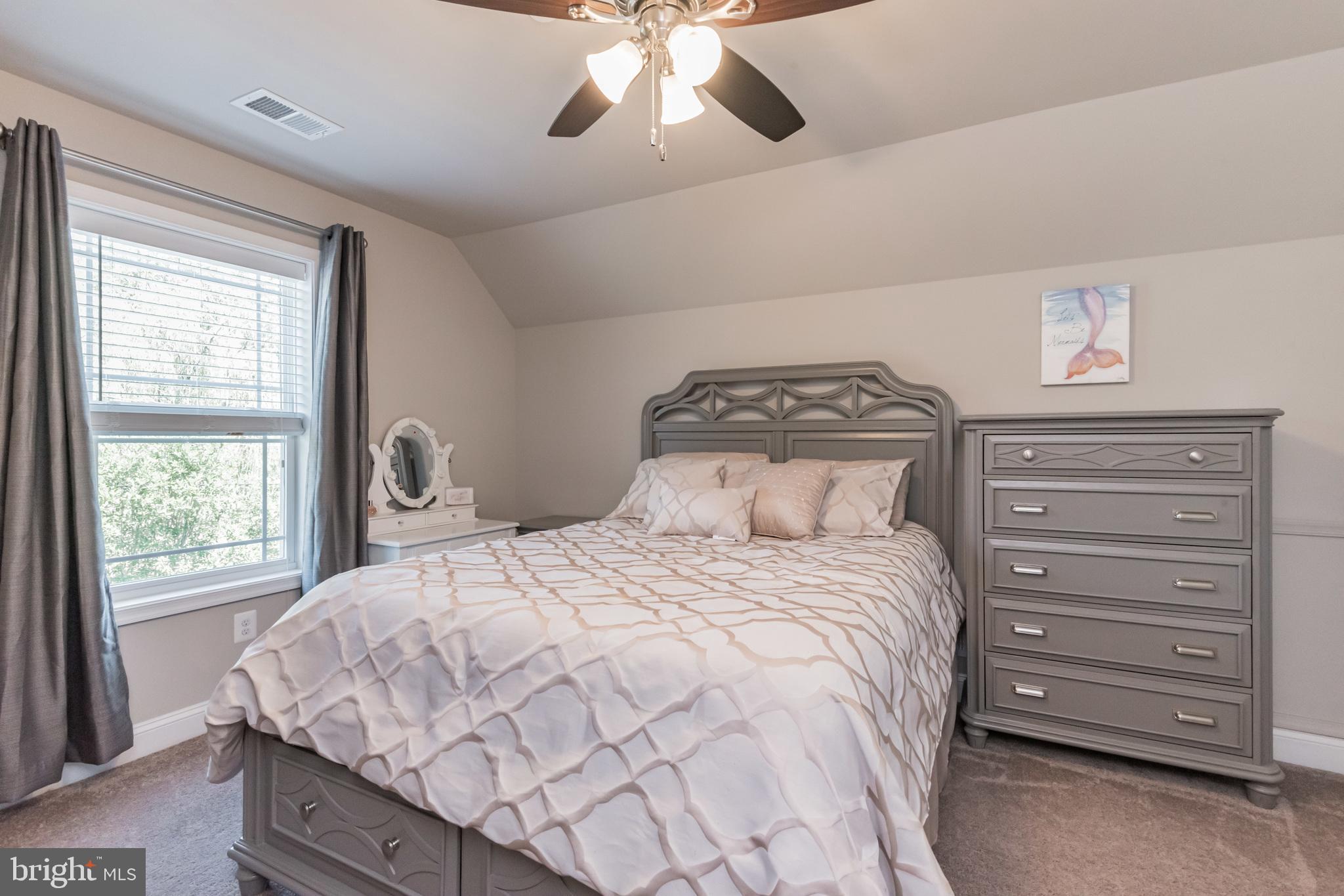 SAUNDERS POINT - Residential