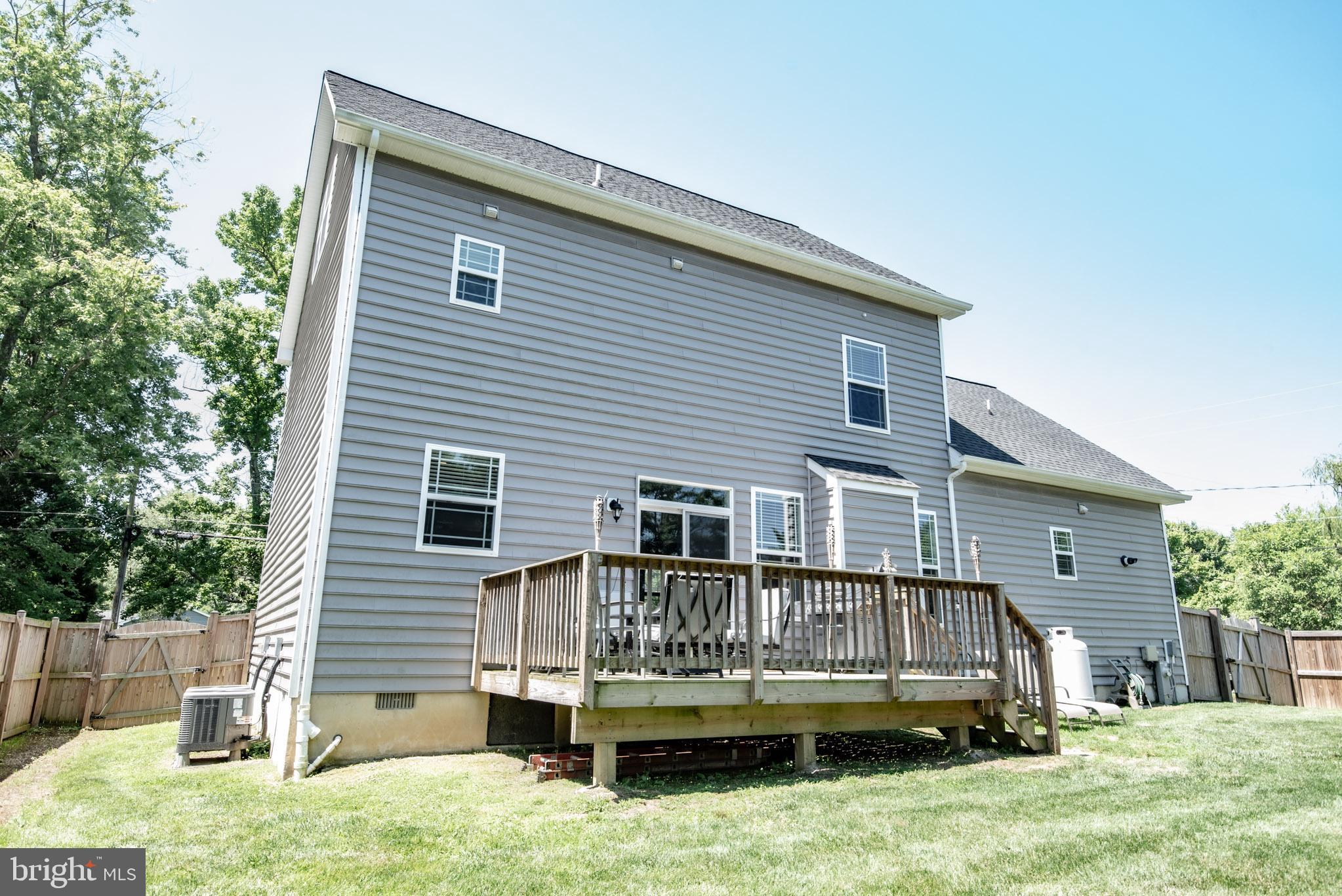 SAUNDERS POINT - Residential