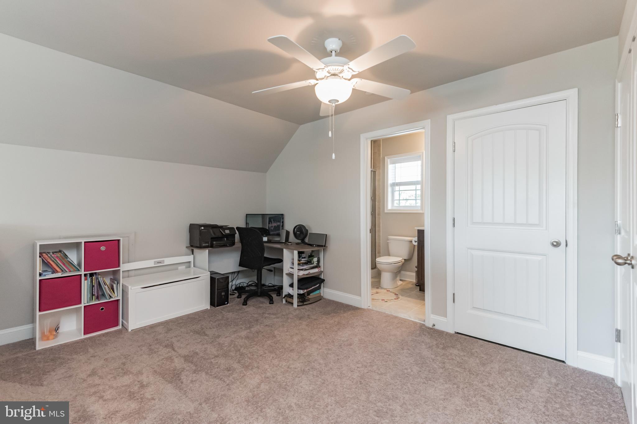 SAUNDERS POINT - Residential