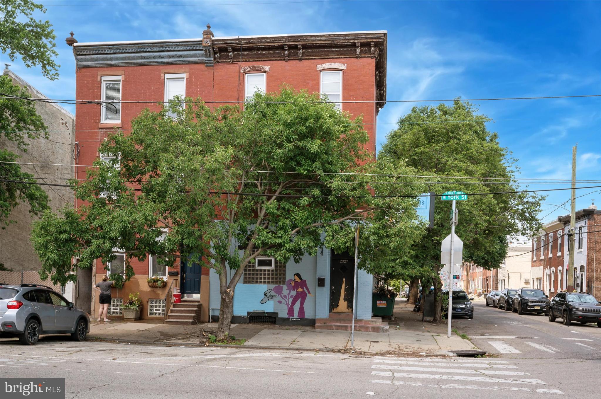 2327 E YORK STREET