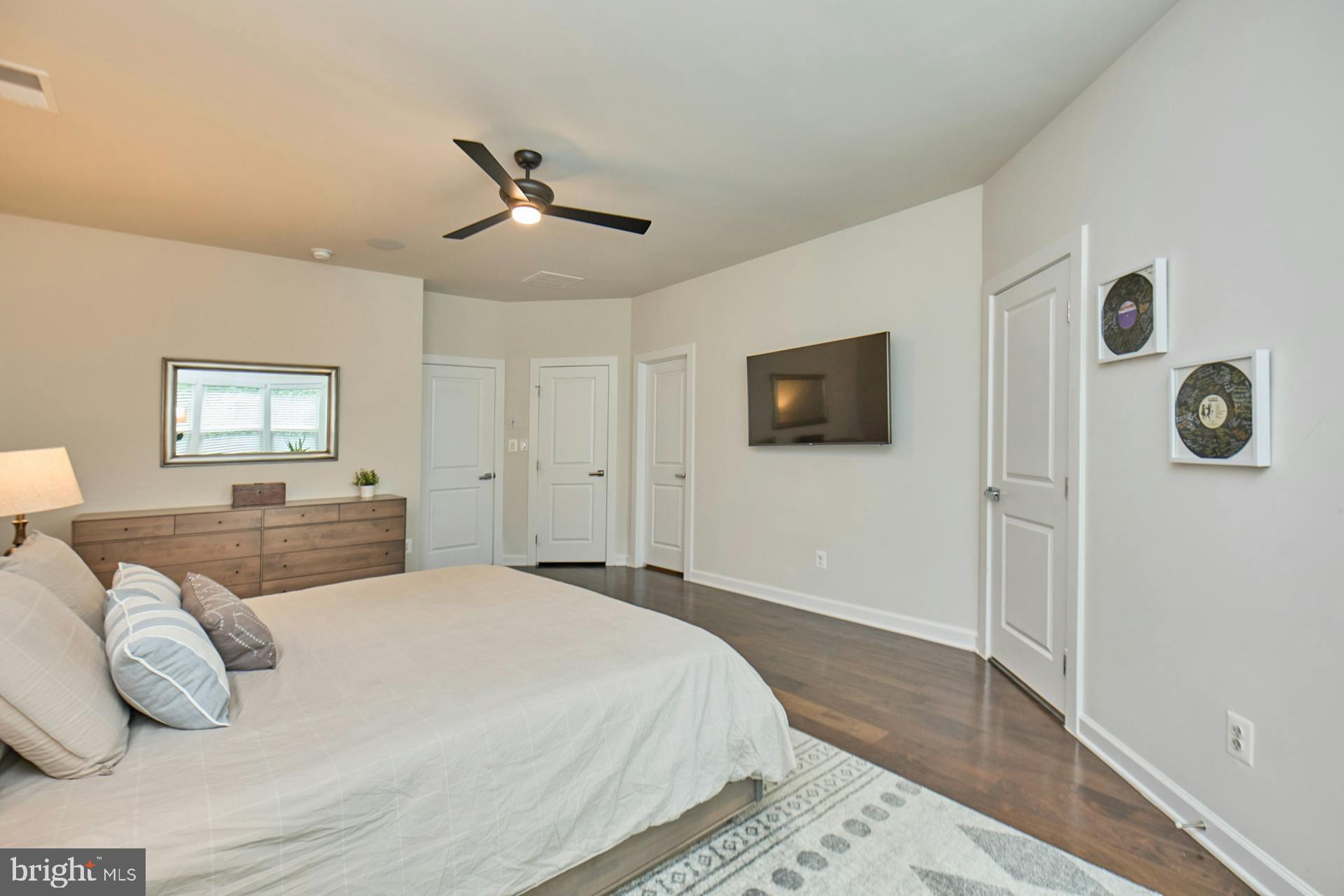 METRO ROW - Residential Lease