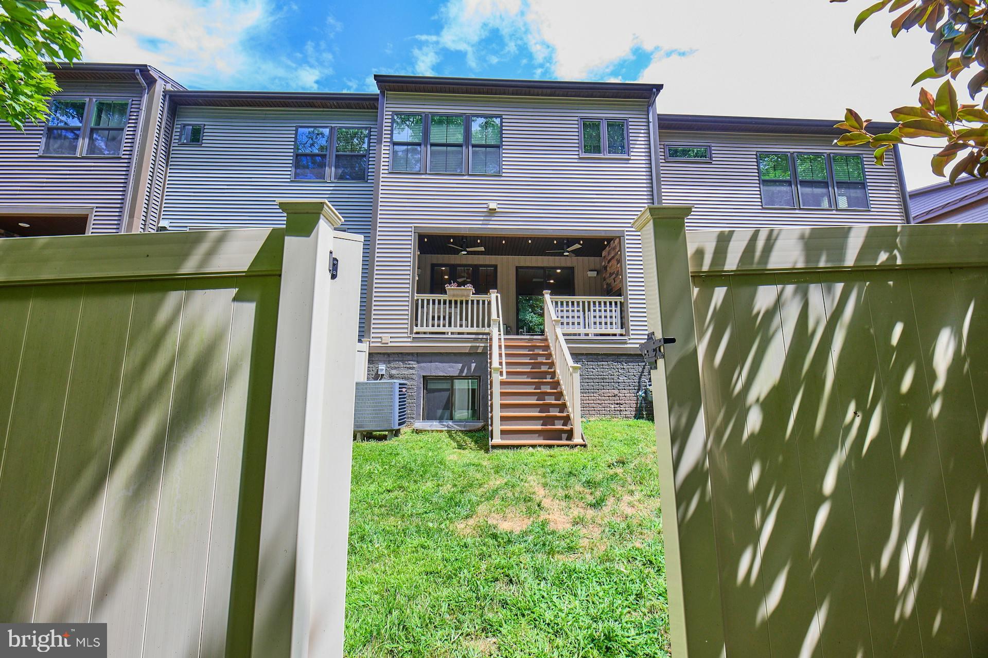 METRO ROW - Residential Lease