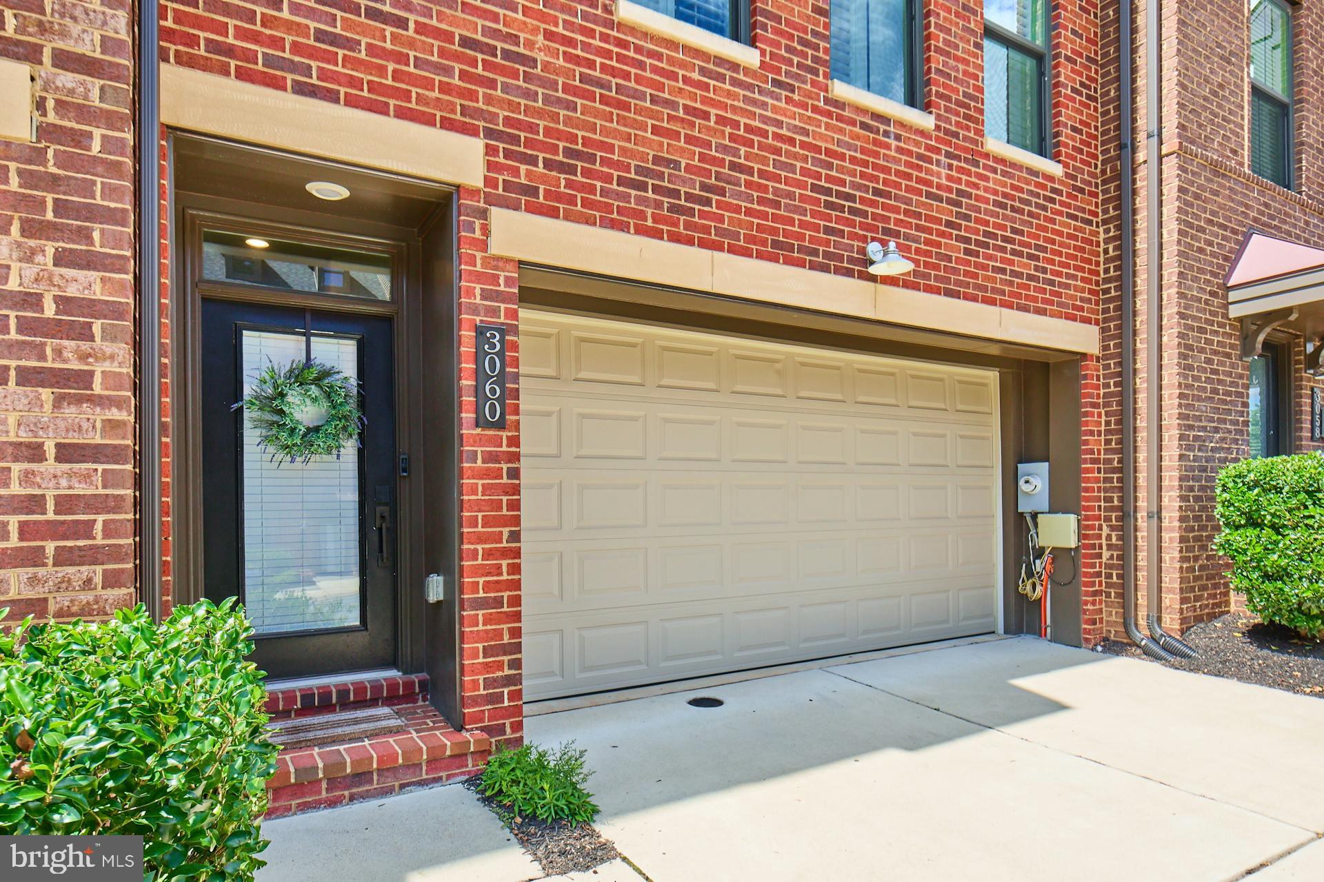 METRO ROW - Residential Lease