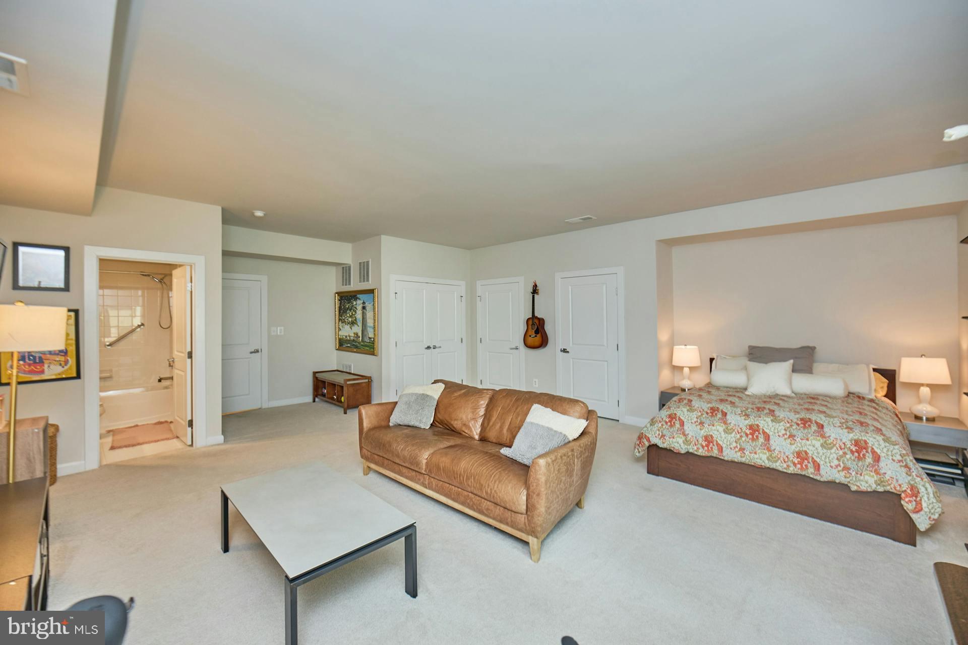 METRO ROW - Residential Lease