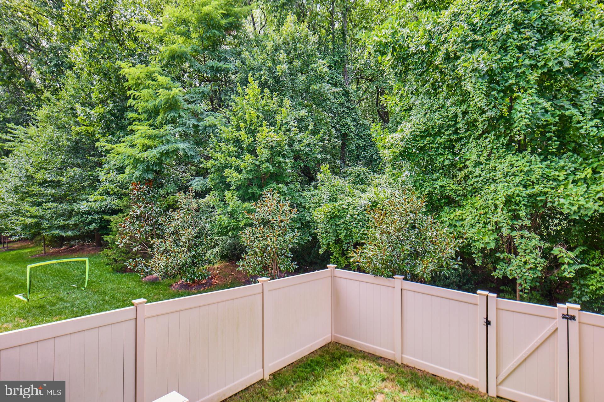 METRO ROW - Residential Lease