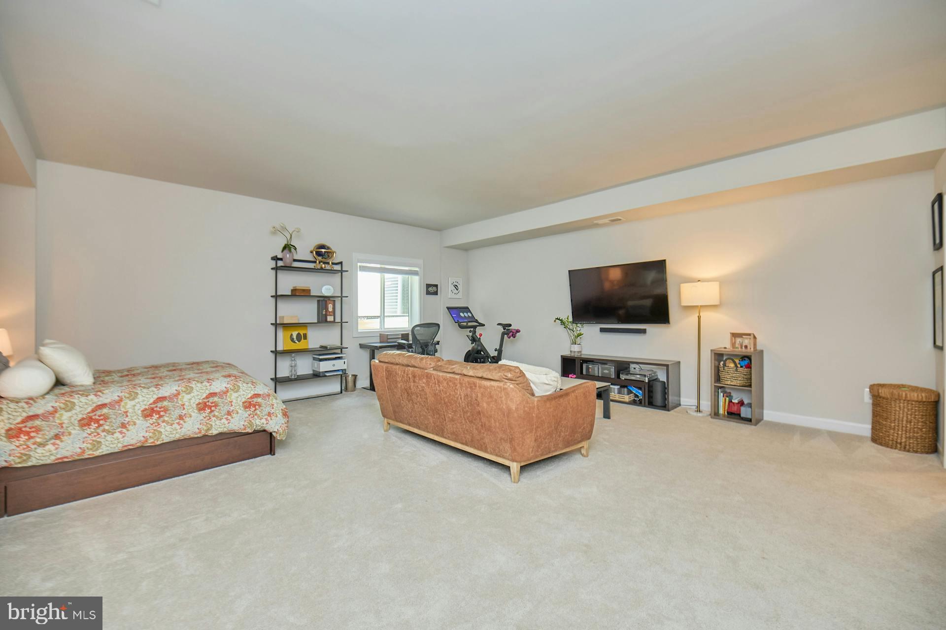 METRO ROW - Residential Lease