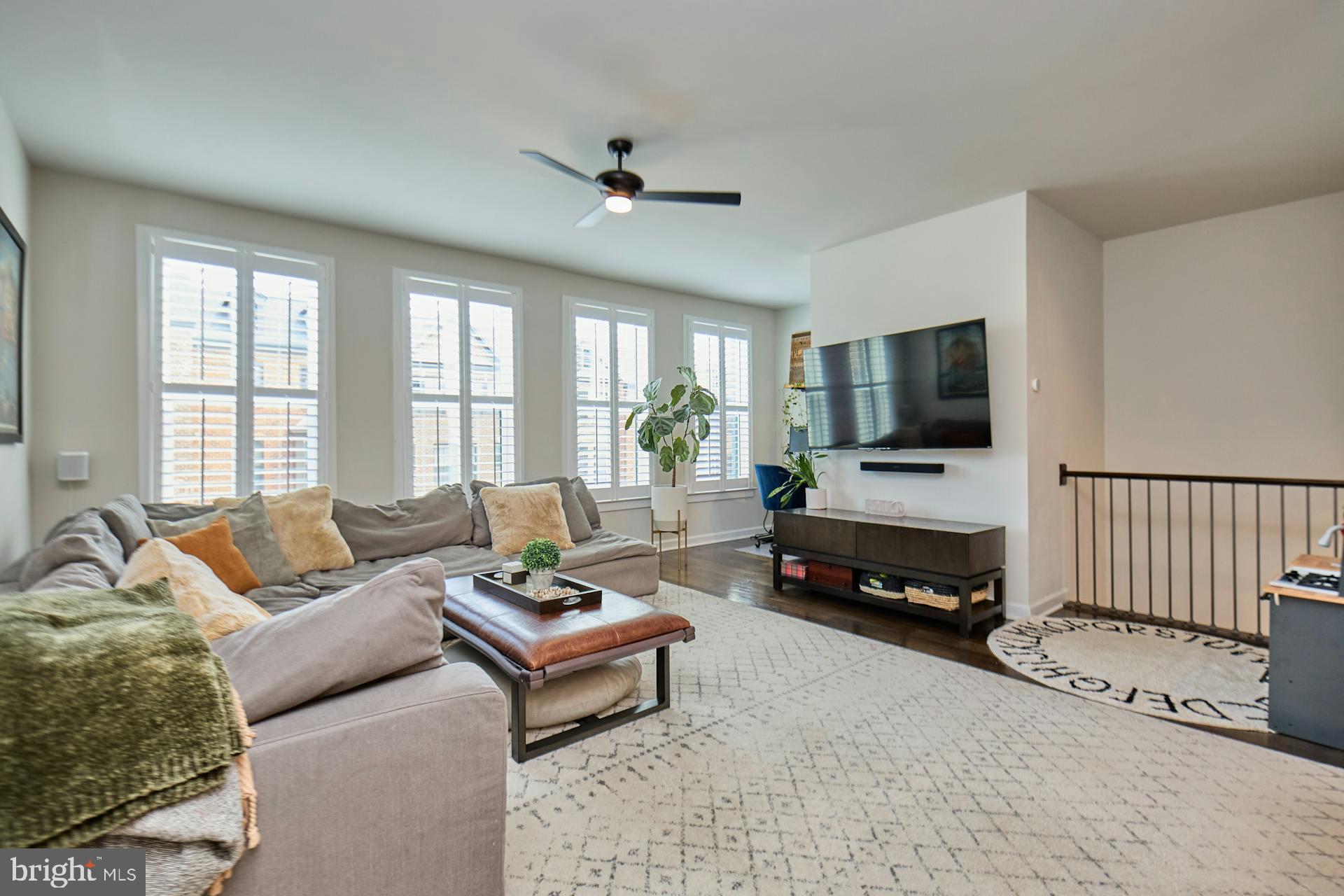 METRO ROW - Residential Lease