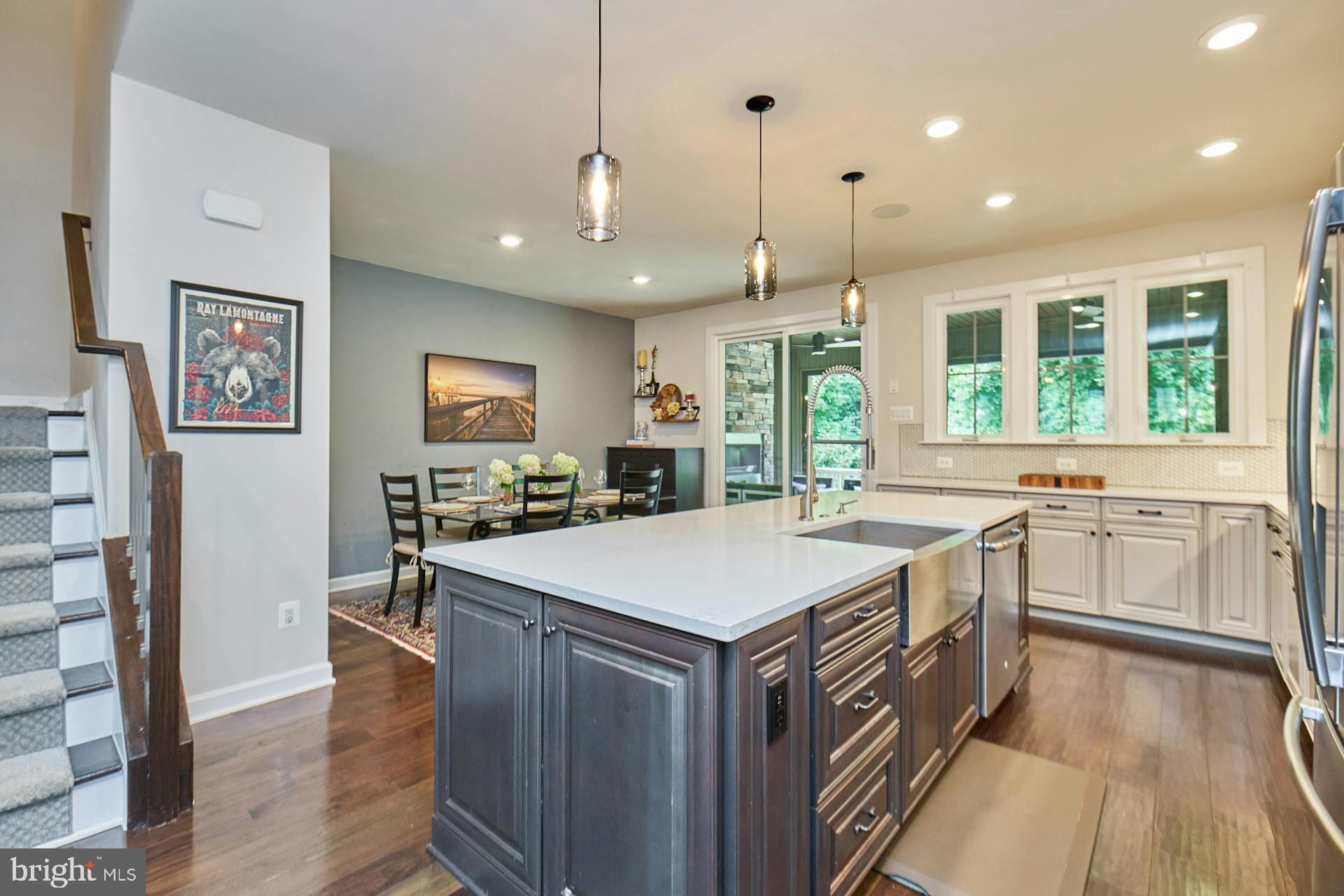 METRO ROW - Residential Lease