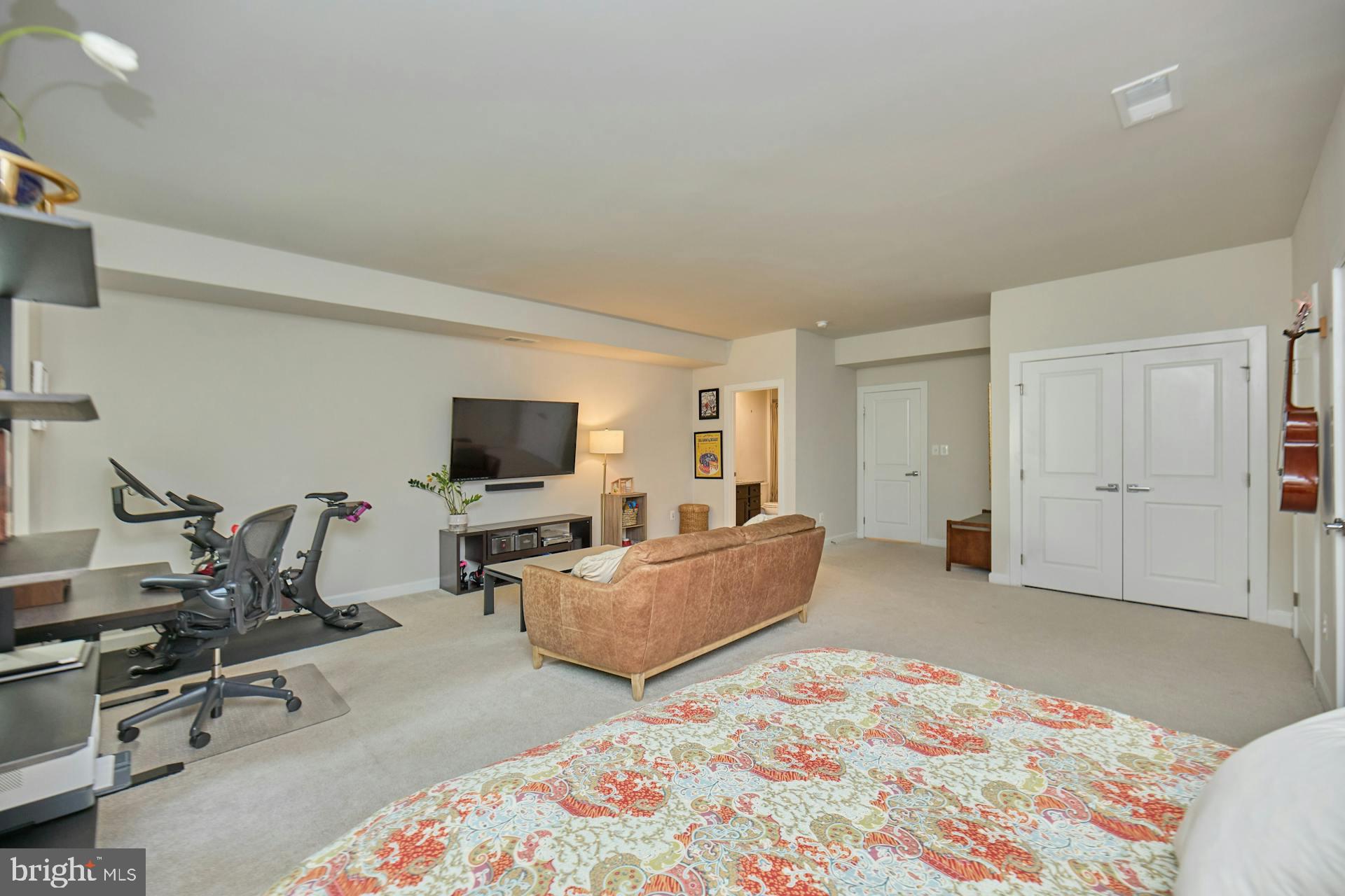 METRO ROW - Residential Lease