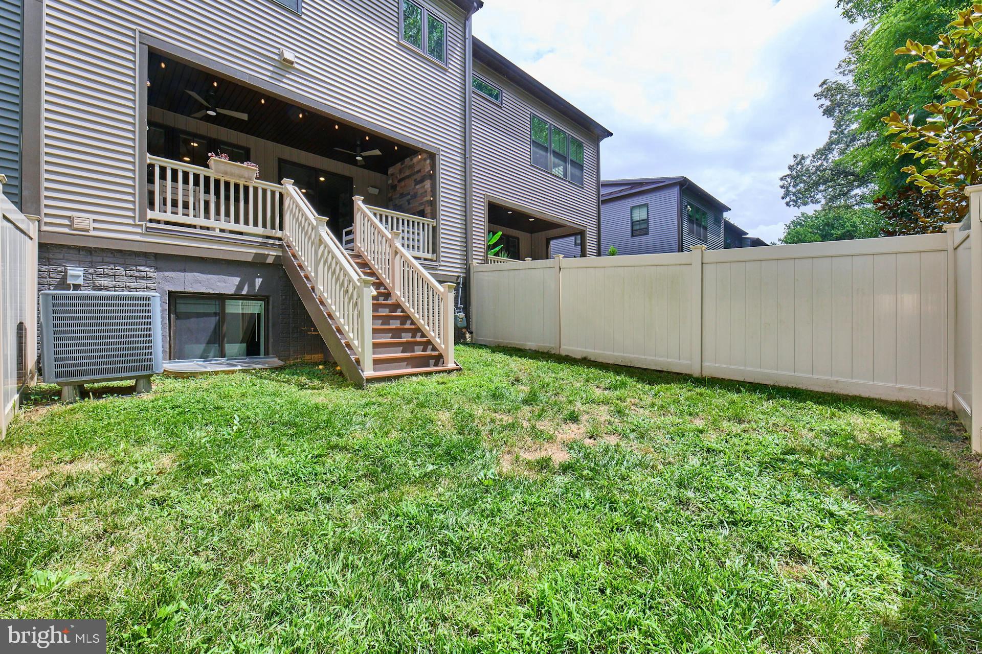 METRO ROW - Residential Lease