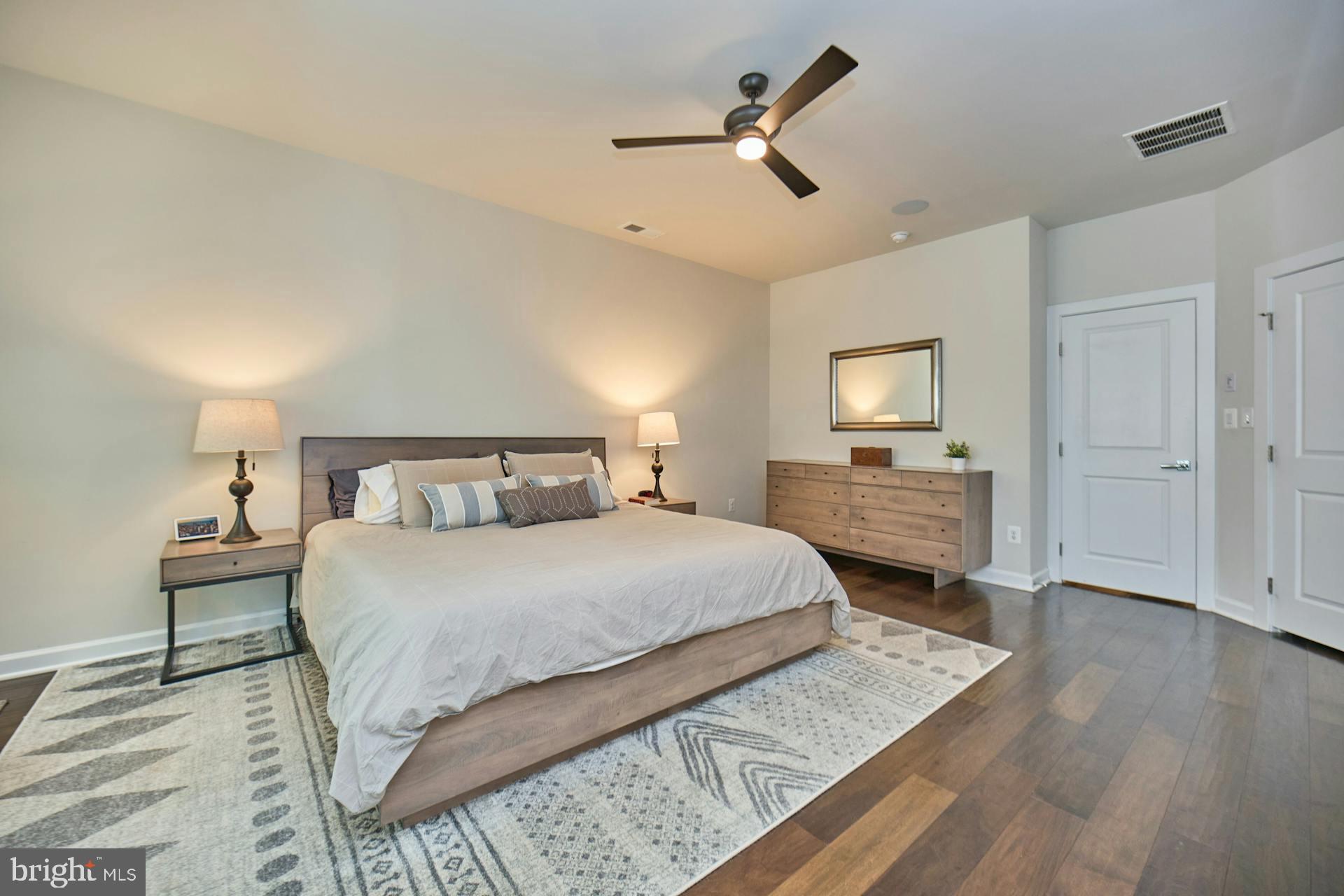 METRO ROW - Residential Lease